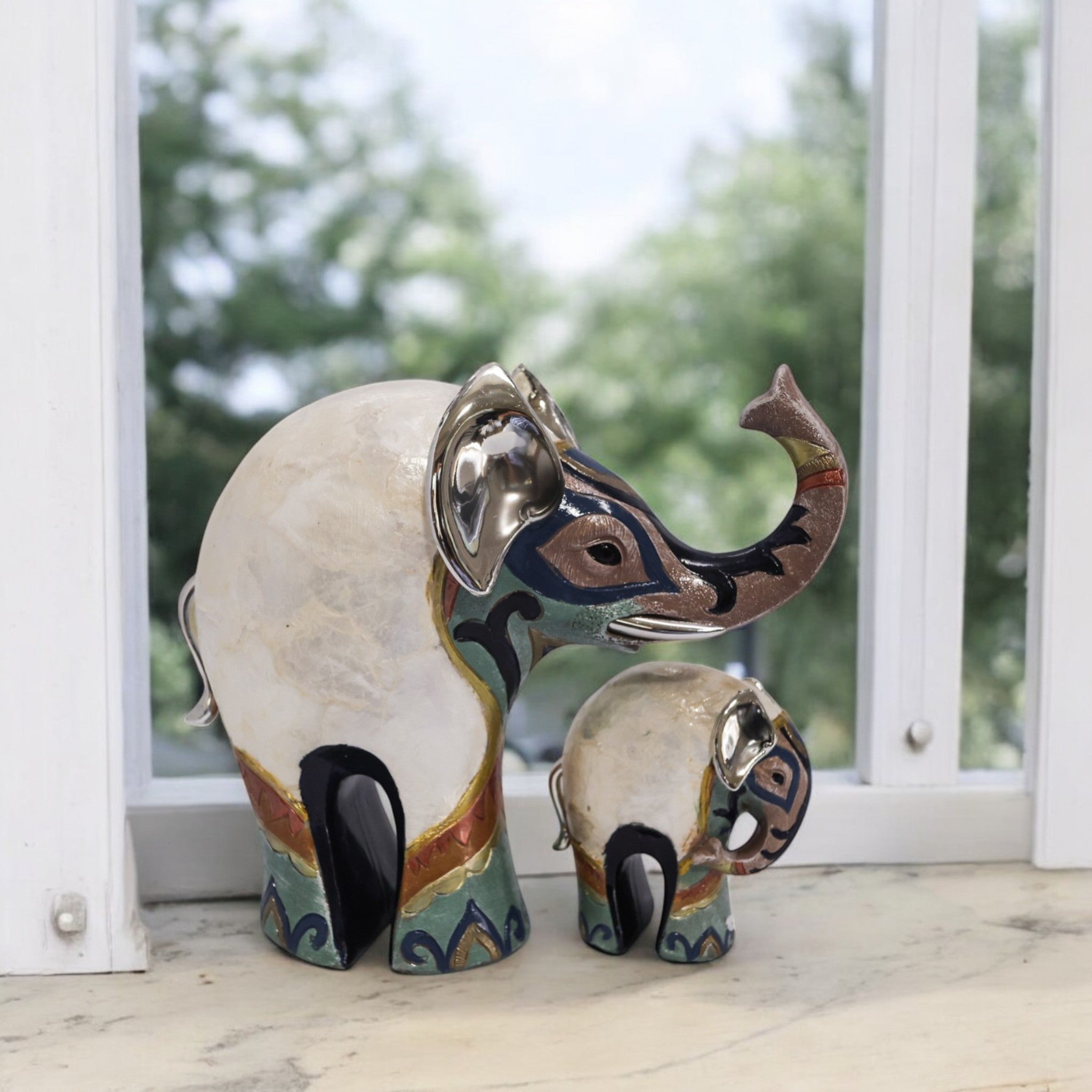 Divine Dekor Modern Elephant Duo - White & Black Contemporary Family Set