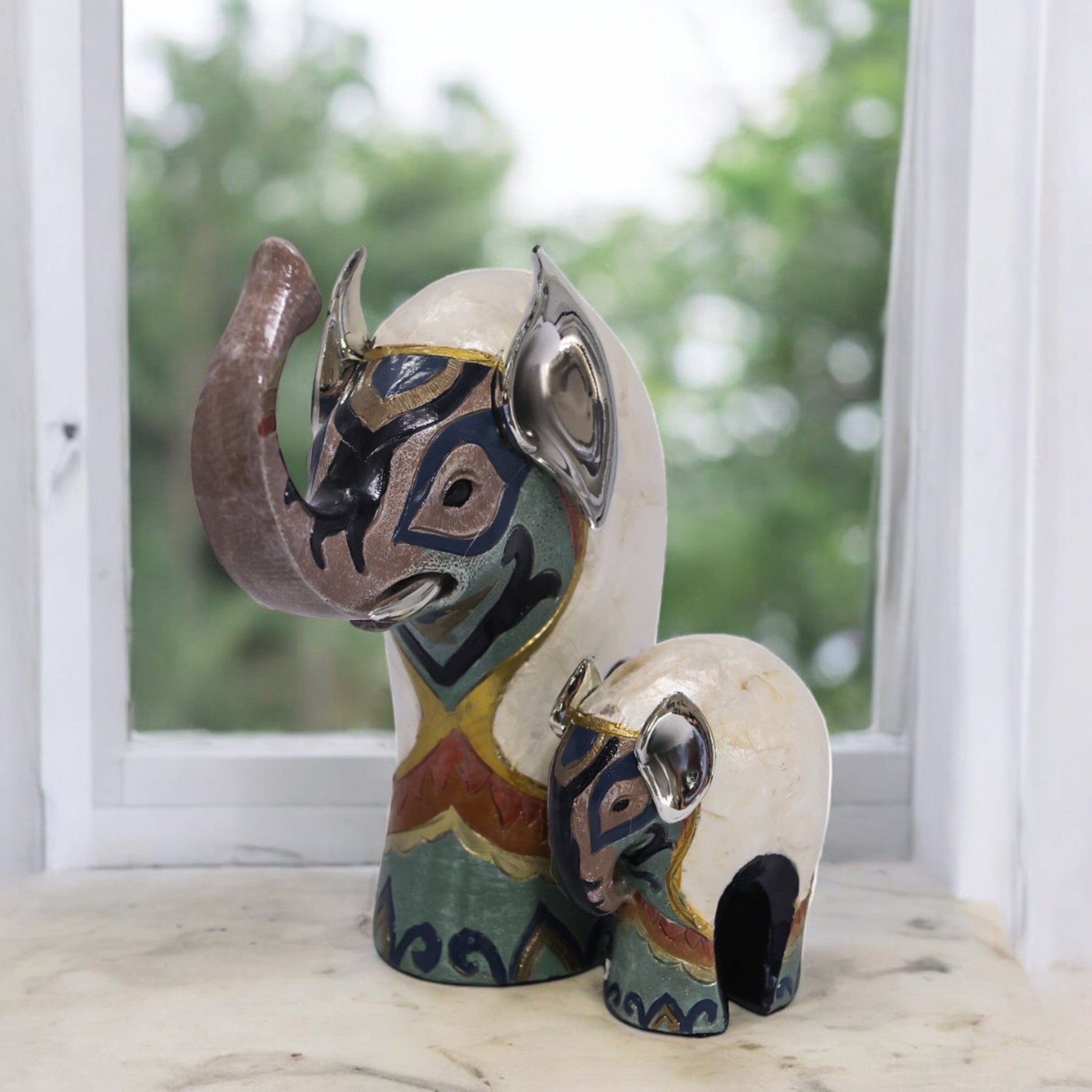 Divine Dekor Modern Elephant Duo - White & Black Contemporary Family Set