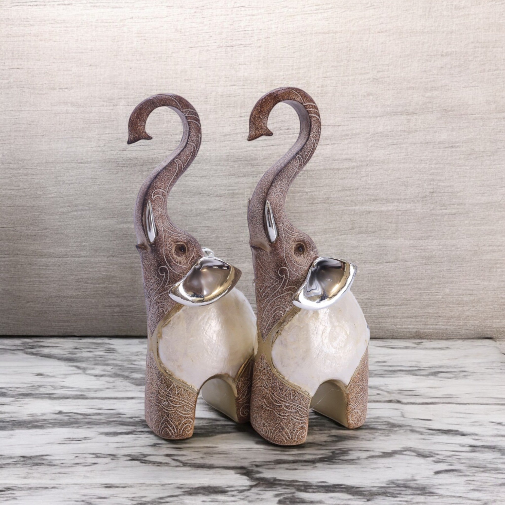 Divine Dekor Love Elephants - Twin Heart Trunk Romantic Decor Set