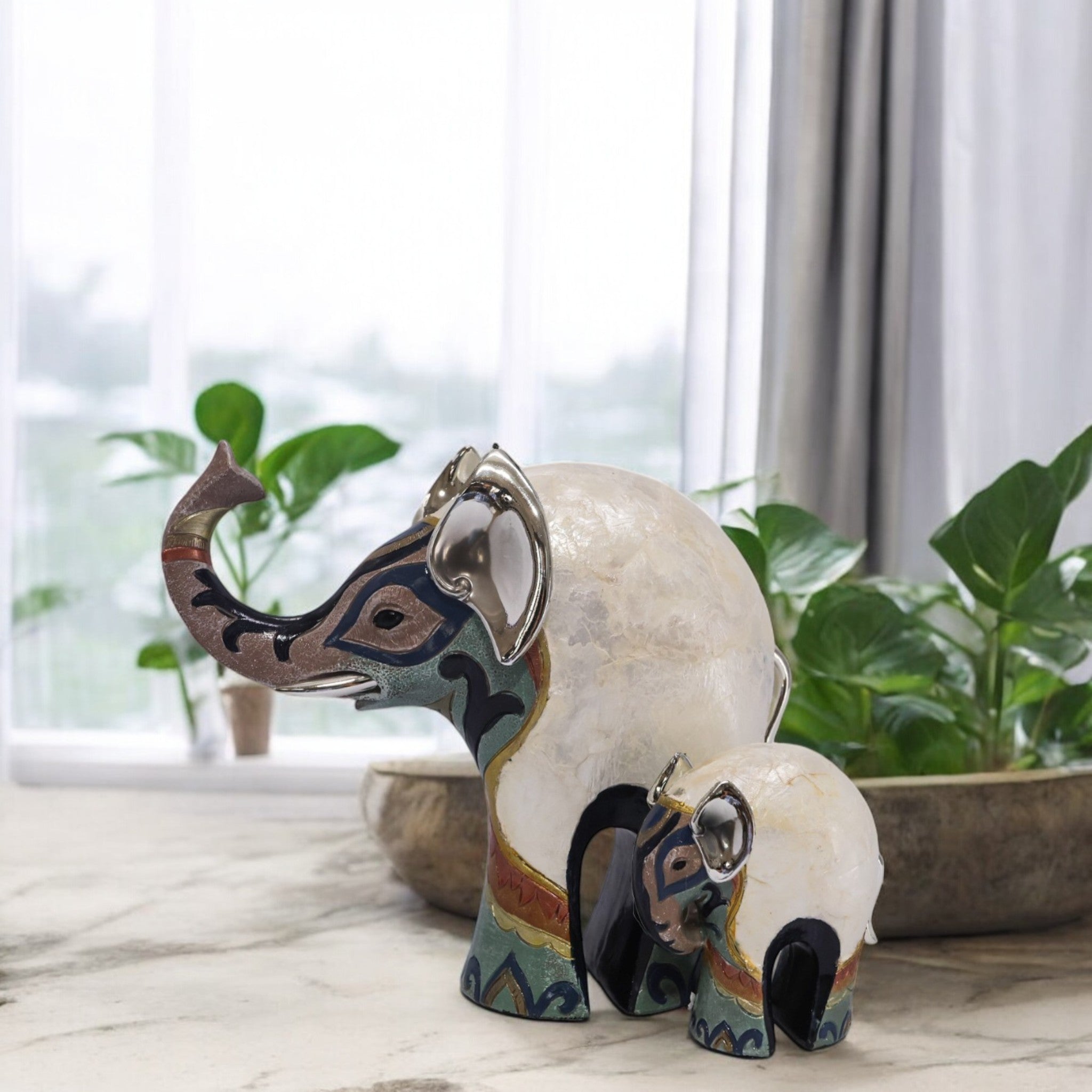 Divine Dekor Modern Elephant Duo - White & Black Contemporary Family Set
