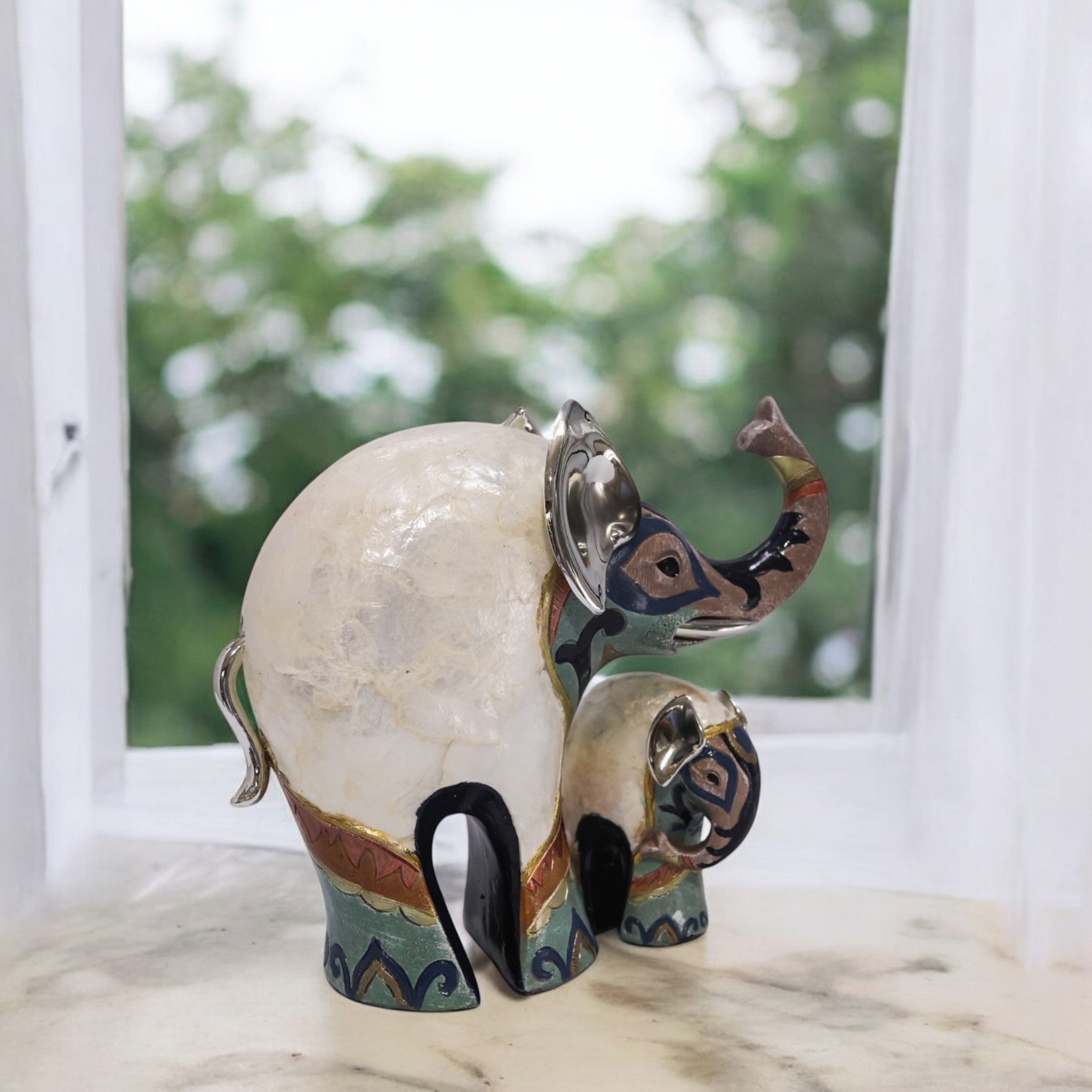 Divine Dekor Modern Elephant Duo - White & Black Contemporary Family Set