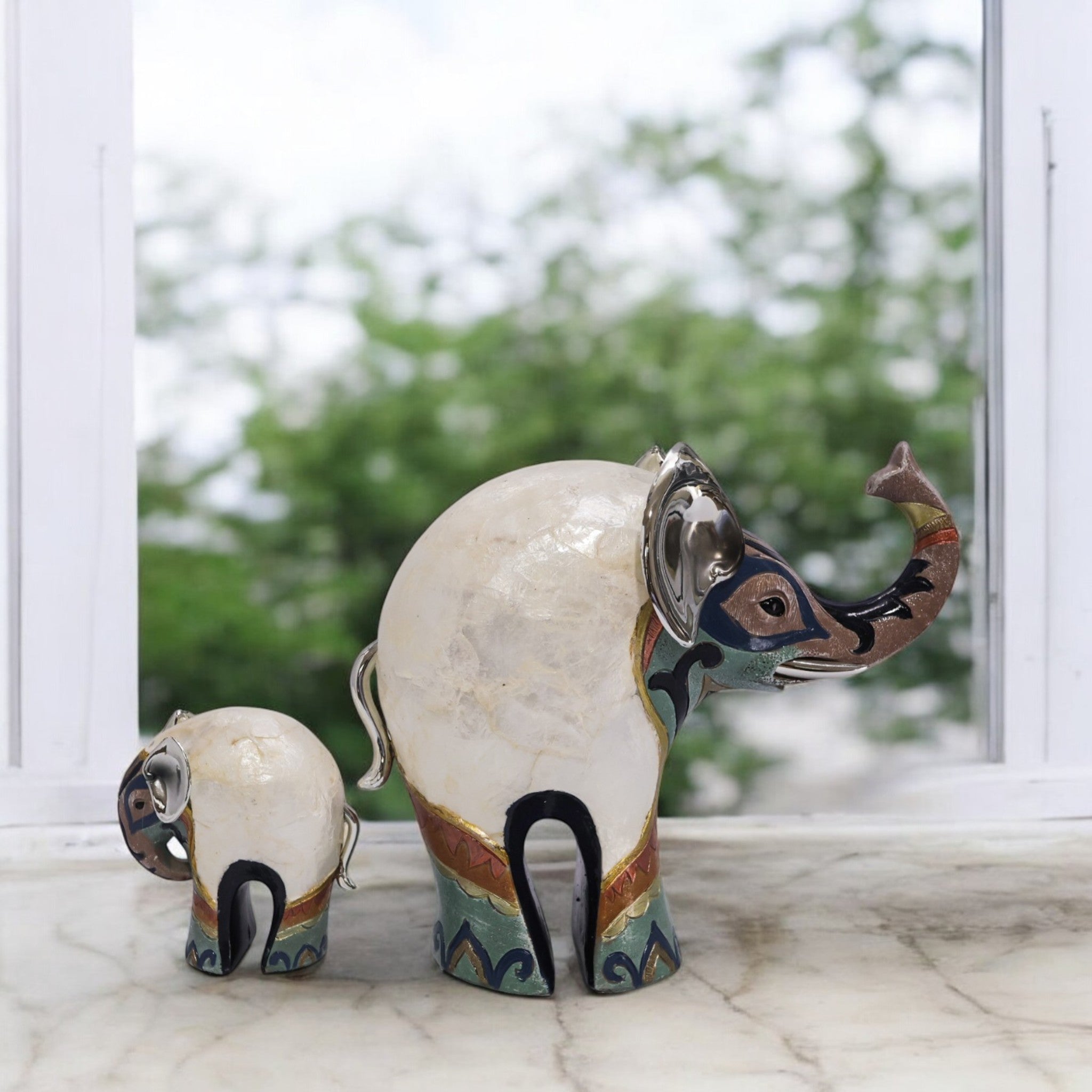 Divine Dekor Modern Elephant Duo - White & Black Contemporary Family Set