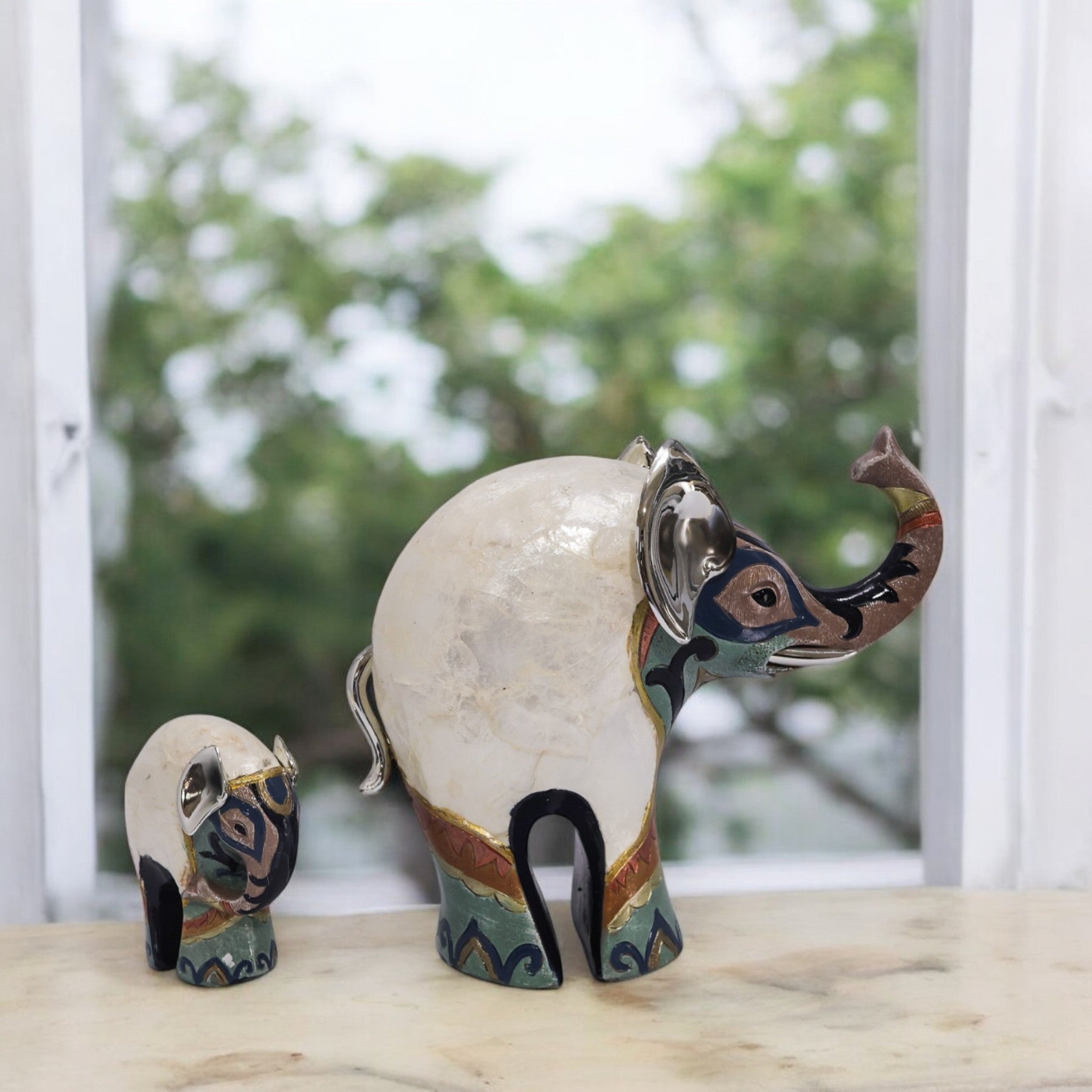 Divine Dekor Modern Elephant Duo - White & Black Contemporary Family Set