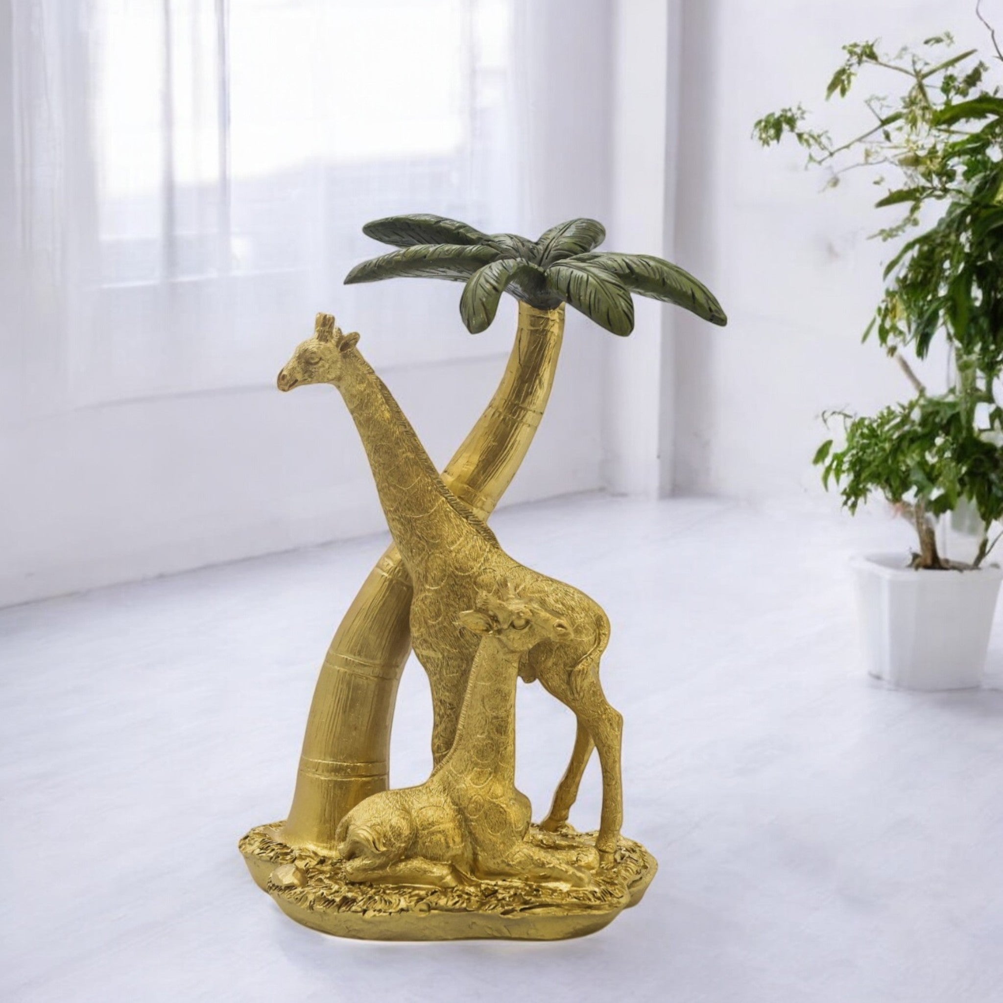 Divine Dekor Golden Giraffe Palm Tree Sculpture | 26cm Luxury Safari Art Piece | Modern Wildlife Home Decor | Premium Desk & Shelf Ornament