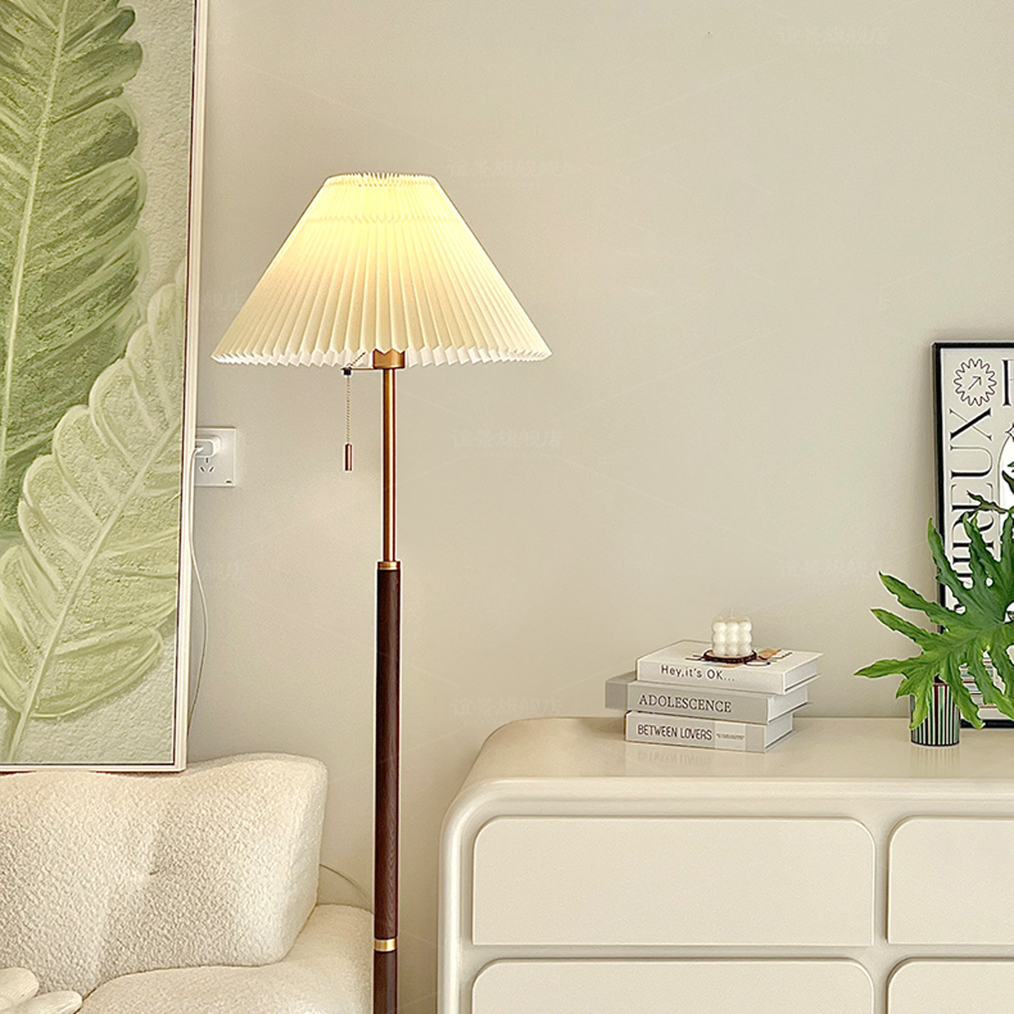Classic Floor Lamp | Grey Pleated Shade & Wood Stand | 158cm Vintage-Style Light