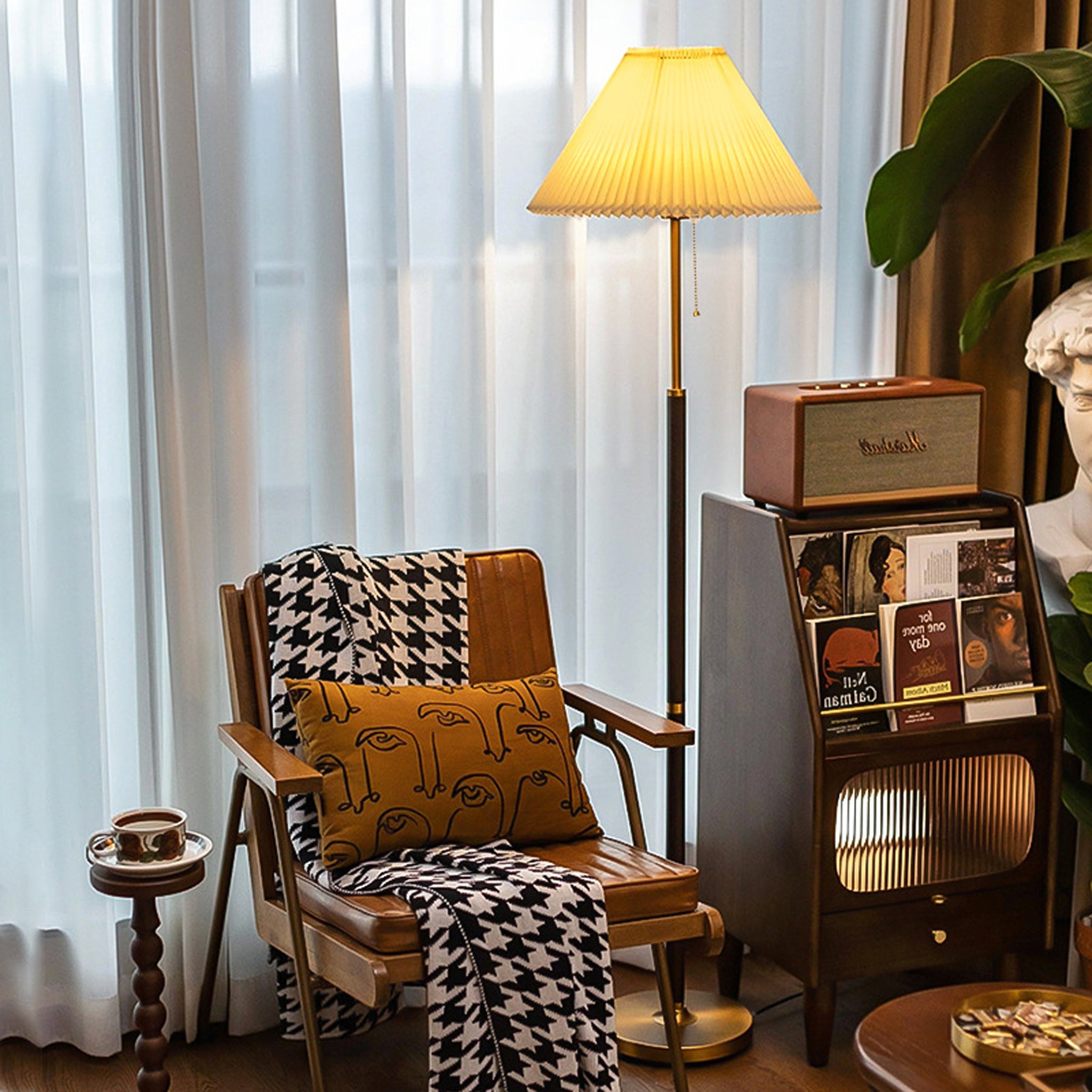 Classic Floor Lamp | Grey Pleated Shade & Wood Stand | 158cm Vintage-Style Light