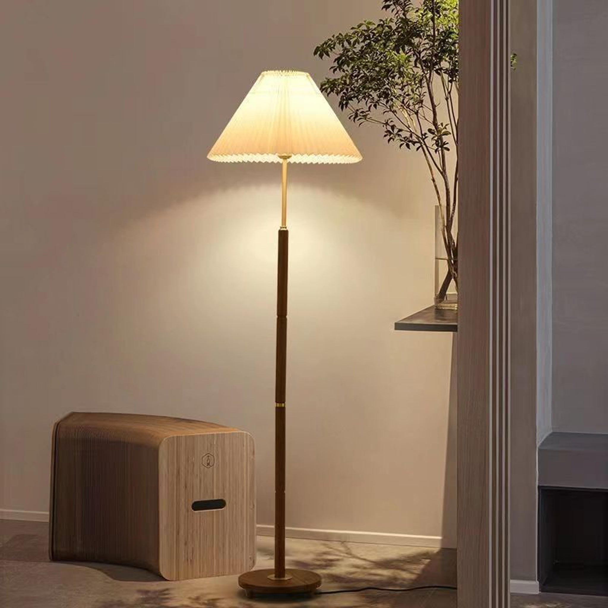 Classic Floor Lamp | Grey Pleated Shade & Wood Stand | 158cm Vintage-Style Light