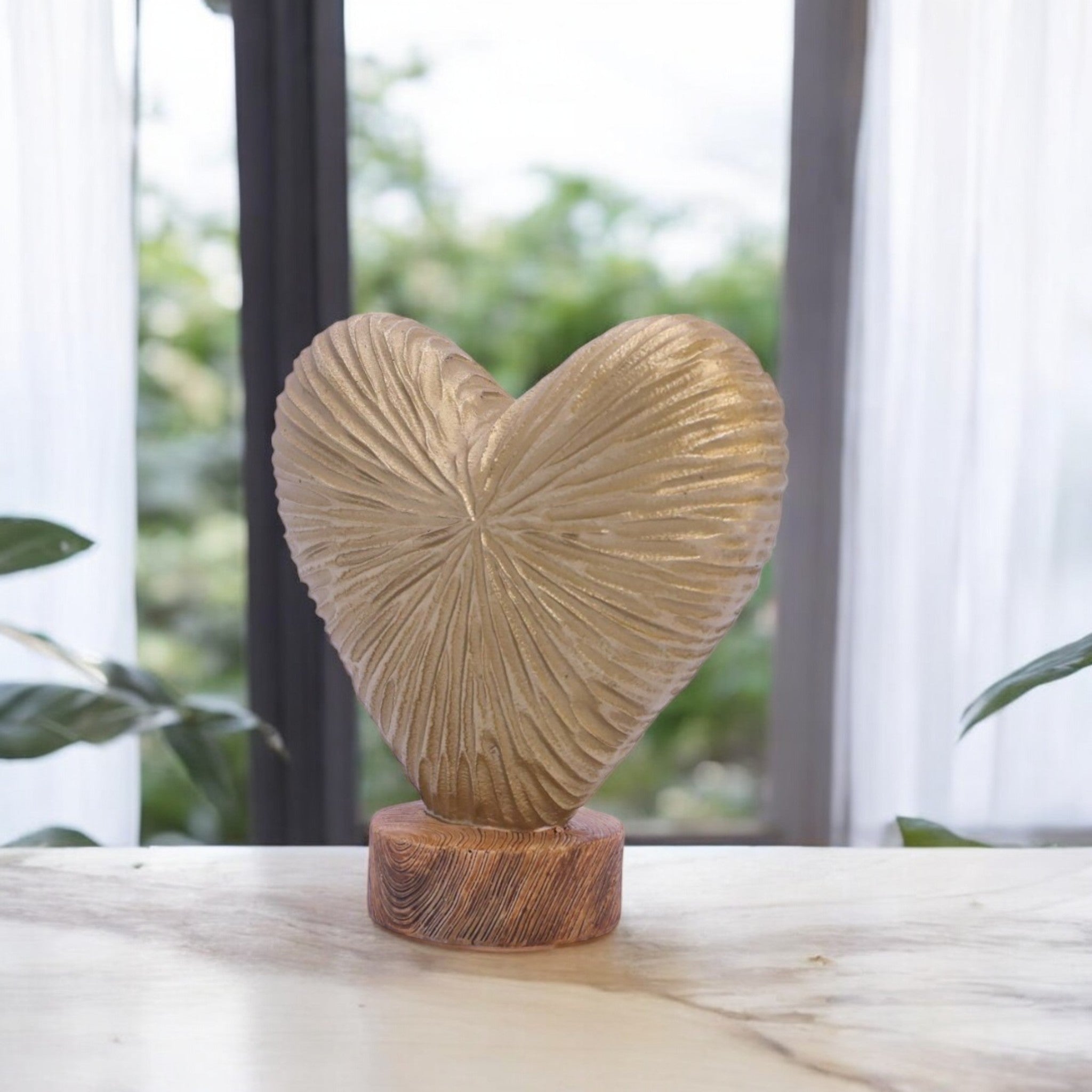 Golden Heart-Shaped Resin Decorative Sculpture – 17.4cm Elegant Home Decor | Divine Dekor