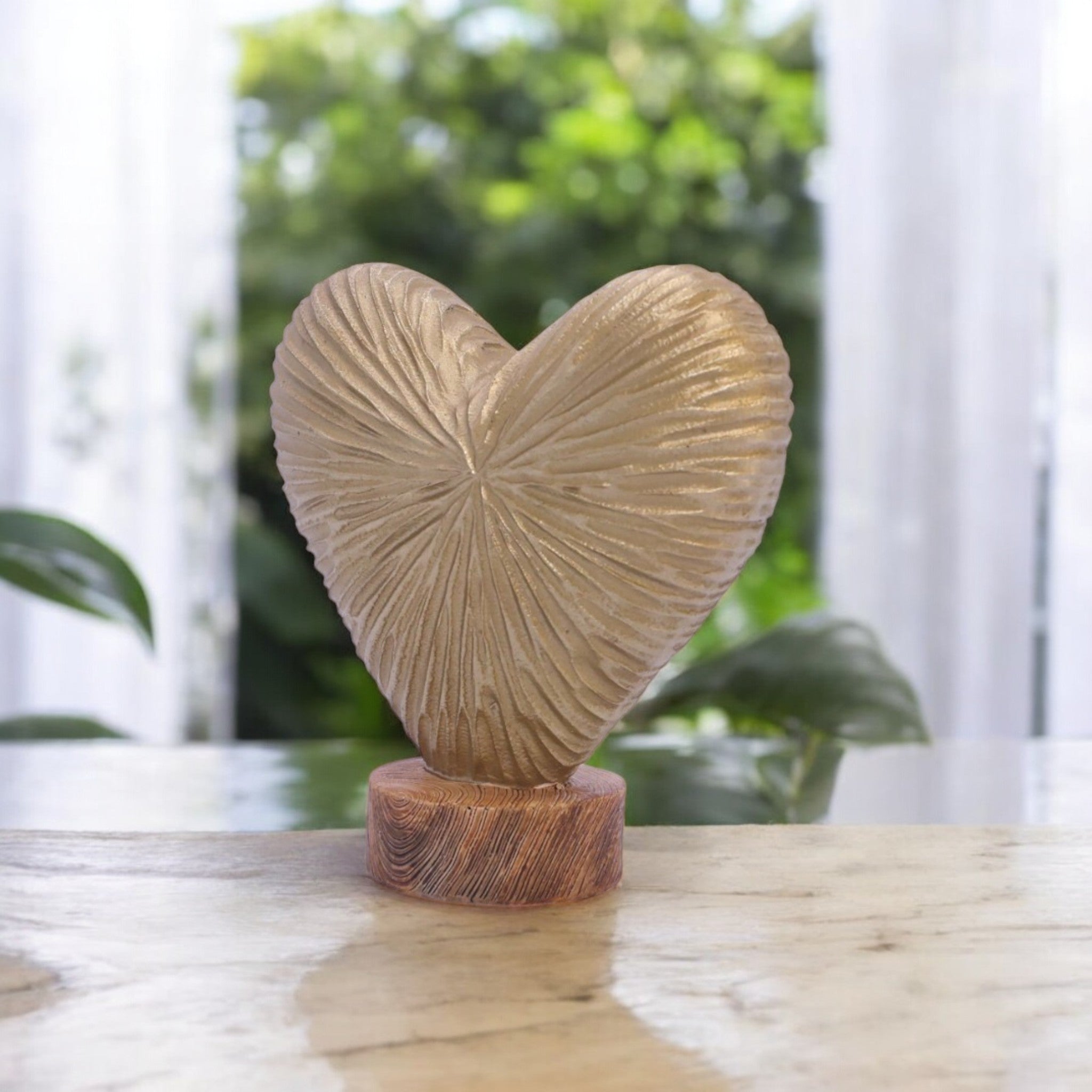 Golden Heart-Shaped Resin Decorative Sculpture – 17.4cm Elegant Home Decor | Divine Dekor